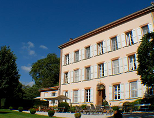 Domaine du Pégulier Huis van buitenaf en Park